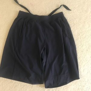 Lululemon shorts size L